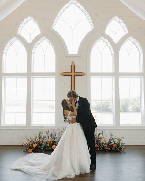 some of my favorite frames from this beautifullllll wedding from Tuesday! had the best time getting to spend all day long with leslie & cole along with their people. so, so many more posts to come from this chapel wedding day ♡♡♡ Venue @howe_farms Photo @hannahmurrayphotography Video @maypop.memories @sarabethphotographyandvideo Planner/Food @catering_by_amy_ Cake @nexttierweddingcakes Florals @flowersbytami DJ @ogleentertainment Makeup @makeupbychloehall Dresses @vowdweddings @azazieofficial Floral On Cross Wedding, Horseback Wedding Photos, Catholic Church Wedding Photos, Howe Farms, Wedding Photos With Cows, Food Catering, Thorncrown Chapel Wedding Photos, Farm Photo, Chapel Wedding