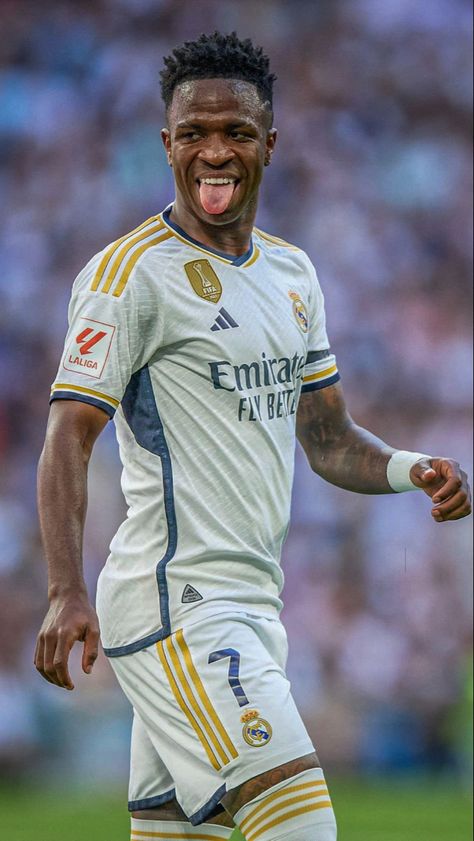 vinicius júnior real madrid Real Madrid Vs Osasuna, Wallpaper Real Madrid, Inter Milan Logo, Real Madrid Cr7, Real Madrid Wallpaper, Black Panther Images, Football Poses, Real Madrid Club, Education Logo Design