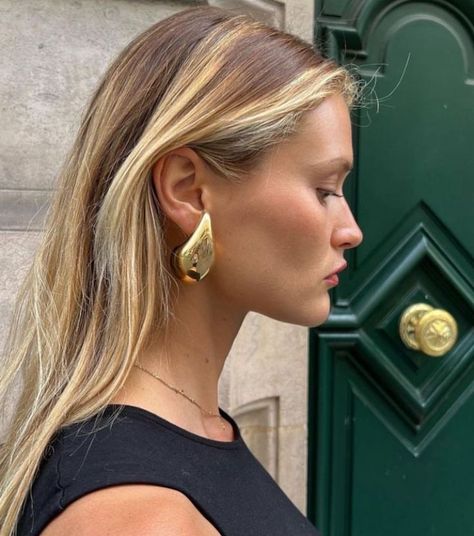 Chunky Gold Hoop Earrings, Earrings Aesthetic, Chunky Earrings, Jewelry Lookbook, Teardrop Earrings, Cute Jewelry, Earrings For Women, Hair Inspo, Fashion Earrings