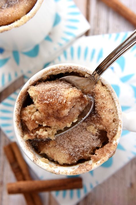 Cinnamon Roasted Pear Mug Cake. Completely vegan, gluten-free, high protein, low carb, AND guess what? Cinnamon is a superfood known to help boost your metabolism! Snickerdoodle Mug Cake, Coconut Flour Mug Cake, Apple Cinnamon Muffins Recipe, Vegan Mug Cakes, Mug Desserts, Microwave Dessert, Mug Cake Recipes, Mug Food, Mug Meals