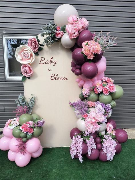 March Theme Baby Shower Ideas, Baby Shower Bloom Theme, Baby In Bloom Shower Ideas Table Decor, Baby In Bloom Shower Ideas Centerpieces, Flower Theme Baby Shower Decor, Flower Themed Baby Shower Ideas, April Baby Shower Ideas, Bloom Baby Shower Ideas, March Baby Shower Ideas