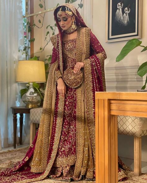 Farshi Gharara Pakistani, Haris Shakeel, Gharara Pakistani, Velvet Pakistani Dress, Indian Wedding Gowns, Red Bridal Dress, Shadi Dresses, Best Bride, Desi Wedding Dresses