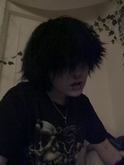 Emo Boy Hair, Androgynous Hair, Emo Boy, Aesthetic Grunge Outfit, Shot Hair Styles, Gender Envy, Fluffy Hair, Emo Scene, Cut My Hair