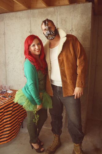 Poison Ivy And Bane Costume, Poison Ivy And Bane, Bane Costume, Batman Costume Diy, Poison Ivy Costume, Ivy Costume, Poison Ivy Costumes, Goofy Things, Hallowen Ideas