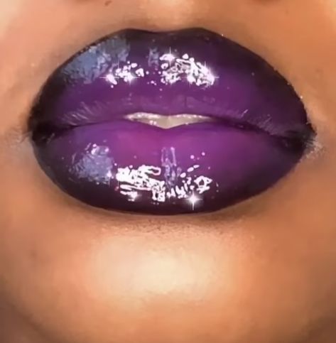 Clawdeen Makeup Look, Purple Lip Combo, Creative Lip Makeup, Purple Lip Combo Black Women, Black And Purple Lip Combo, Goth Lip Makeup, Purple Lipgloss Aesthetic, Purple Lipstick Makeup, Dark Purple Lipstick Makeup Black Women