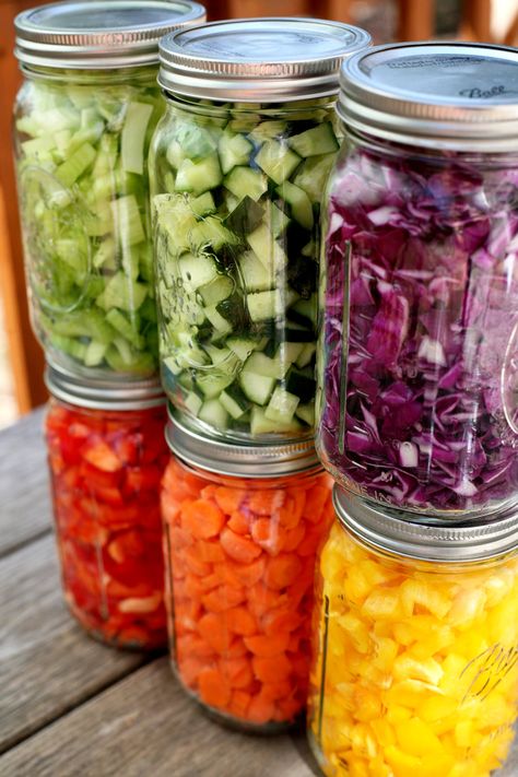 Mason Jar Salad Bar | POPSUGAR Fitness Makanan Rendah Kalori, Jars Ideas, Pesto Pizza, Mason Jar Salad, Mason Jar Meals, Salad In A Jar, Meals In A Jar, Idee Pasto Sano, Salad Bar