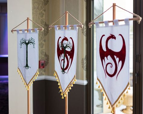 Viking Flags Banners, Medieval Christmas Decorations, Medieval Party Decor, Fantasy Birthday Party Theme, Ren Faire Decor, Medieval Core Aesthetic, Medieval Decorations Diy, Medieval Wedding Decorations, Lord Of The Rings Christmas