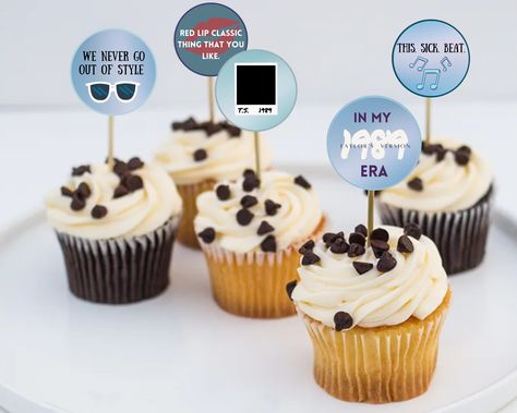 Throw a memorable 1989 era party with our Taylor Swift cupcake toppers. These delightful decorations are designed for music lovers and fans of Taylor Swift. Discover a world of 1989-themed dessert decorations and make your celebration special. 1989 Cupcakes, Taylor Swift Discography, Taylor Version, Ours Taylor Swift, 1989 Tv, Taylor Swift Birthday, Release Party, Themed Desserts, Taylor Swift 1989