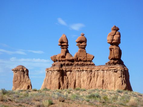 Goblin Valley State Park, Utah Goblin Valley State Park, Goblin Valley, Utah Usa, Utah National Parks, Free Camping, Rock Formations, Road Trip Usa, Places Around The World, Camping Trips