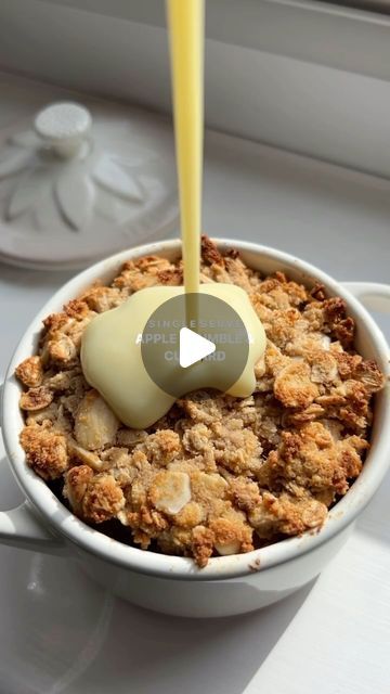 Holly | Pre + Post Gym Bakes on Instagram: "Healthy Apple Crumble & Custard 🍎 a sweet crunchy crumble made from oats, coconut flour, almonds and maple syrup and served up with @alpro custard. A healthier and Refined sugar free recipe

Macros: 313kcal | 48.1 C | 10.2 F | 6.1 P 

Apple layer:
1 medium apple (peeled)
1/2tsp Cinnamon 
1/2tsp Cornstarch 

Crumble:
20g oats
8g coconut flour
8g flaked almonds 
1tbsp maple syrup 
10g flora light (melted)
1/4tsp cinnamon

Method:
Peel and chop apple into cubes. Mix with cinnamon and cornstarch. Pour into ramekin. Mix the crumble ingredients together and layer on top of apples. Push down firmly. Bake in oven at 180degrees for 30 minutes. Serve with custard. I use @alpro soy custard.

Enjoy 🫶🏻

#oats #oatmeal #oatmealrecipe #proats #feelgoodfood # Apple Crumble With Custard, Sugar Free Recipe, Healthy Apple Crumble, Apple Custard, Feel Good Food, Healthy Apple, Baked Oats, Gf Recipes, Apple Crumble