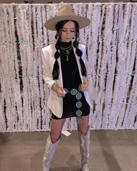 Black Blazer Western Outfit, Rodeo Gala Outfit, Nfr Inspired Outfits, Western Glitz Outfit, Western Outfits Women Black, Vegas Western Outfits, Boujee Western Outfits, Cowgirl Formal Outfits, Fancy Western Outfits Party