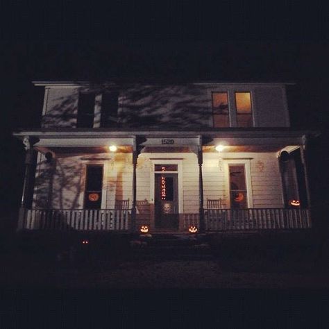 Michael Myers House, Myers House, Michael Myers Movies, Michael Myers Memes, Halloween Core, Michael Myers Art, Michael Meyer, Halloween 1978, Casa Halloween