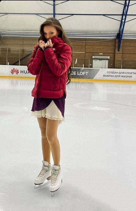 Ice Skating Pictures, Anna Scherbakova, Skating Pictures, Skater Outfit, Figure Ice Skates, Russian Figure Skater, Anna Shcherbakova, Disney Inspired Fashion, Figure Skaters