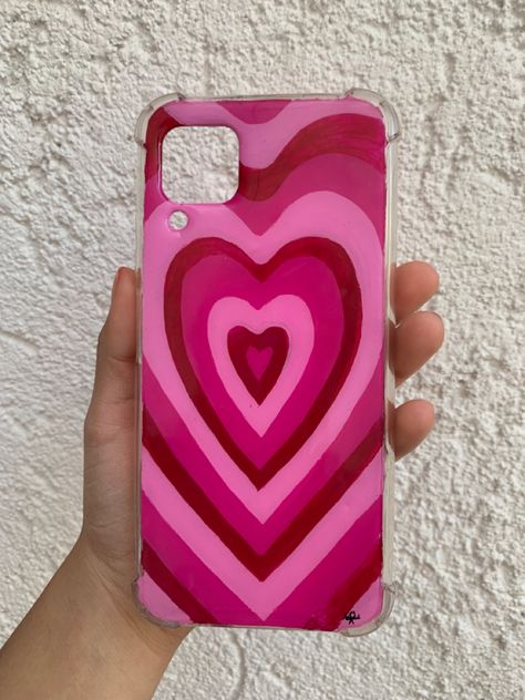 Funda pintada a mano con diseño de corazon @artximeg Posca Phone Case, Ideas Para Pintar Tu Funda, Tumblr Phone Case, Phone Case Diy Paint, Diy Phone Case Design, Bullet Journal Banner, Personalised Gifts Diy, Handmade Phone Case, Diy Case