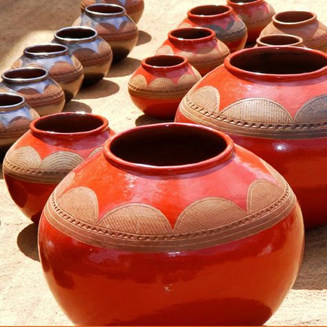 clay pot African Clay Pots, Afrocentric Decor, African Pottery, African Pots, Pots Clay, Inspo Art, Clay Work, African Decor, Pot Designs