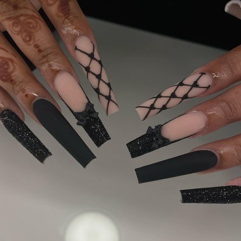 Black Glam Nails, Concert Nails, Girls Nail Designs, Black Nails With Glitter, Black Coffin Nails, Matte Black Nails, Black Acrylic Nails, I Love Love, Vacation Nails