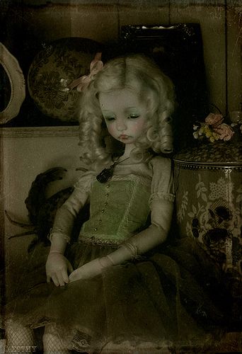 Porcelain Doll Aesthetic, Creepy Doll Aesthetic, Creepy Core, Antique Porcelain Dolls, Creepy Vintage, Dolly Doll, Broken Doll, Kei Visual, The Cardigans