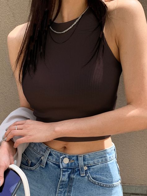 What To Wear With Black Tank Top, Black Tank Top Styling, Crop Top Black Outfit, Simple Tank Top Outfit, Black Crop Tank Top Outfit, Black Crop Top Outfit Summer, Black Crop Top Blouse, Rib Tank Top Outfit, Black Tank Top Aesthetic