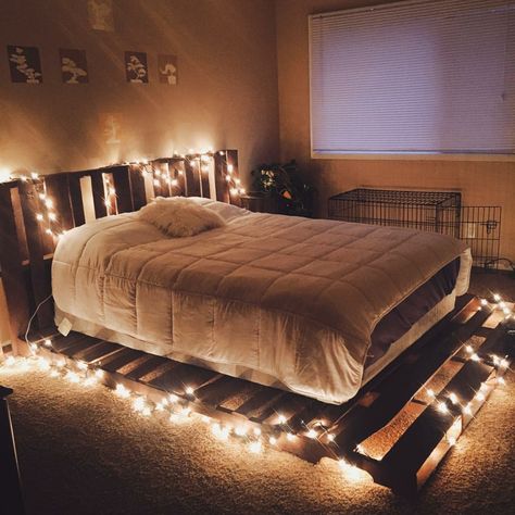 Diy Pallet Bed, Diy Bed Frame, Dekorasi Kamar Tidur, Pallet Furniture Bedroom, Aesthetic Rooms, Teen Bedroom Decor, Girl Bedroom Decor, Cute Room Decor, Room Inspiration Bedroom