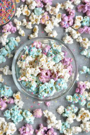 UNICORN POPCORN Unicorn Popcorn, Unicorn Desserts, Wilton Candy Melts, Unicorn Themed Birthday Party, Unicorn Foods, Popcorn Recipes, Unicorn Cake, Unicorn Birthday Parties, Candy Melts