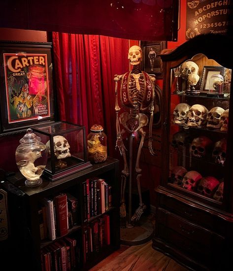 Freeman and Fugate Oddities Co on Instagram: “Did a little rearranging and changed some lighting yesterday in our living room. This corner turned out pretty nice I think. NFS.…” Goth Room Ideas, Goth Living Room, Goth Interior, Gothic Bar, Horror Room, Oddities Decor, Moody Decor, Horror Decor, Dark Home Decor