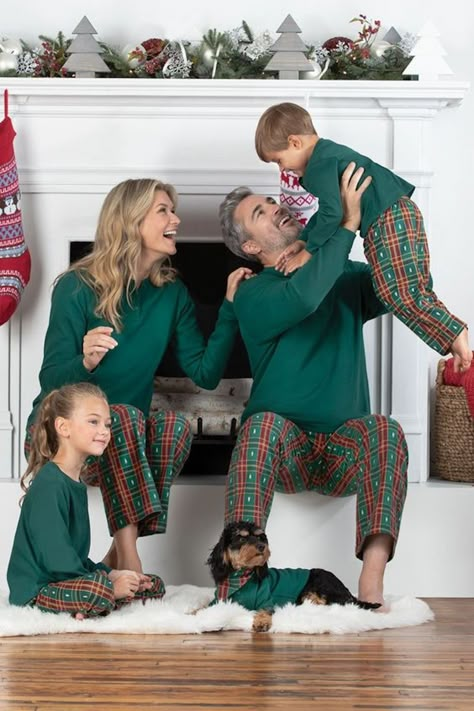 Family Christmas Onesies, Christmas Pajama Pictures, Onesie Outfits, Matching Family Christmas Outfits, Fun Christmas Outfits, Christmas Onesies, Cute Christmas Pajamas, Family Holiday Pajamas, Christmas Pajama Party