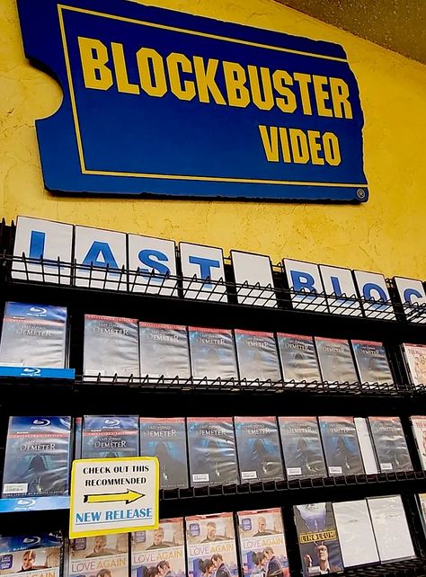 Blockbuster Aesthetic, 2000 Nostalgia, 90s Decor, 1990s Nostalgia, Memorabilia Display, Yard Inspiration, 90s Theme Party, Blockbuster Video, Athens Ohio