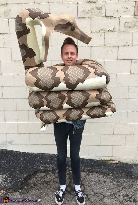 This idea came to me a couple years ago, but was something I put on the back burner when I would come up with what I thought were better ideas. This year I finally went for it, and I’m very happy with the results. This... Diy Snake Costume, Snake Costume For Kids, Animal Costume Diy, Snakes Scary, Snakes Sketch, Snakes Photography, Snake Halloween Costume, Snakes Quotes, Snakes Painting