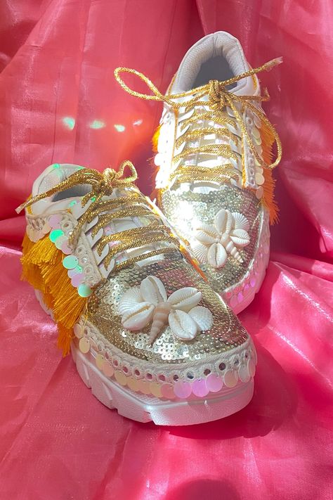 Shop for Chal Jooti White Synthetic Leather Bohemian Butterfly Wedding Sneakers Online at Aza Fashions Girly Sneakers, Bridal Sneakers, Seashell Mirror, Shoe Makeover, Wedding Sneakers, Indian Bridal Jewelry Sets, Wedding Crafts Diy, Butterfly Wedding, Diy Fashion Clothing