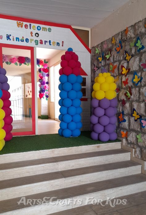 Door. Stairs. Crayons. Balloons. School Entrance Decor Ideas, School Decorations Ideas, Entrance Decor Ideas, Back To School Decorations, Door Stairs, School Gate, Gate Decoration, School Entrance, Egg Carton Crafts