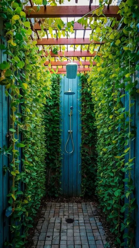 Outdoor Shower Ideas Backyards, Outdoor Toilet And Shower Ideas, Outdoor Toilet And Shower, Minimalist Toilets, Exterior Bathroom, Outhouse Bathroom, Outside Showers, Outdoor Shower Enclosure, Outdoor Shower Diy