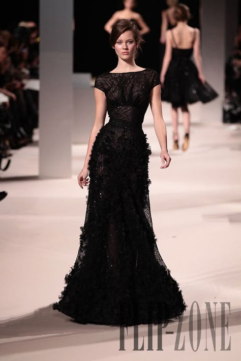 Elie Saab S/S 2011 - Couture Elie Saab Couture, Runway Fashion Couture, Black Gown, Couture Gowns, Glam Dresses, Gorgeous Gowns, Elie Saab, Looks Vintage, Fancy Dresses