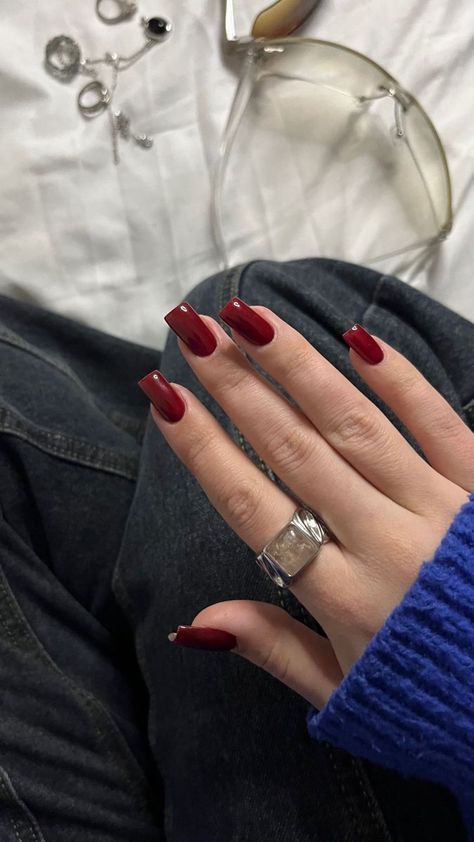 Red Nail Varnish, Nails Burgundy, Deep Red Nails, Kutek Disney, Maroon Nails, Winter Nails Acrylic, Nagel Tips, Christmas Gel Nails, Smink Inspiration