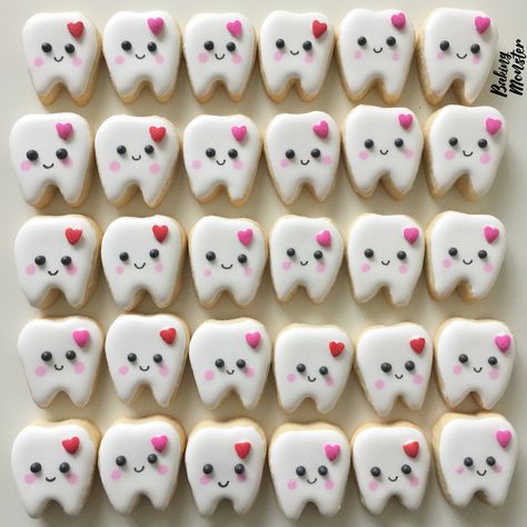 Tooth Cookies Decorated, Tooth Cookies, Dental Cake, Dentist Cake, Nurse Cookies, Kawaii Cookies, Kawaii Sweets, Cookie Business, Sugar Cookie Designs