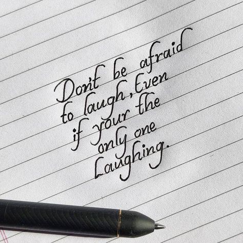 Hand Written Quotes Handwriting Note, Beautiful Handwriting Alphabet Fonts, Beautiful Writing Handwriting, English Calligraphy Letters, Quotes Calligraphy Handwriting, English Handwriting Styles, Calligraphic Quotes, Handwriting Quotes, Beautiful Handwriting Fonts