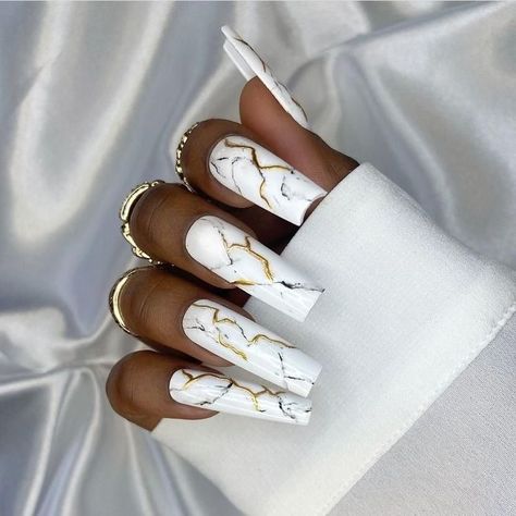 Olive Gold Nails, White Nails With Gold Design, White Gold Nails, Bachelorette Nails, Nail Marble, White Lace Nails, White Nails With Gold, Nye Nails, Nails Birthday