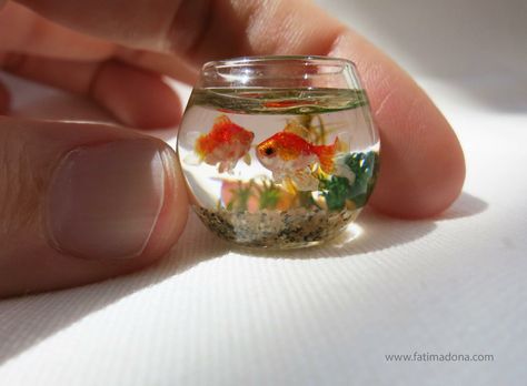 Fish Bowl Ideas, Miniature Aquarium, Bowl Ideas, Mini Stuff, Mini Craft, Miniature Animals, Aquarium Decorations, Cute Clay, Miniature Crafts