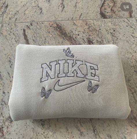 Nike Crewneck Embroidered, Nike Butterfly Sweatshirt, Custom Nike Sweatshirt Ideas, Nike Sweatshirt Embroidered, Embroidered Nike Hoodie, Iron On Patches Ideas Sweatshirt, Nike Embroidered Crewneck, Custom Nike Crewnecks, Diy Nike Sweatshirt Iron On Patches