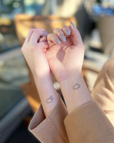 Cute Cloud Outline Tattoo Tiny Best Friend Tattoos, Unique Tattoos Black Women, Small Best Friend Tattoos, Matching Tattoos For Best Friends, Tattoos For Best Friends, Matching Best Friend Tattoos, Tattoo Minimalist, Cloud Tattoo, Back Of Shoulder Tattoo