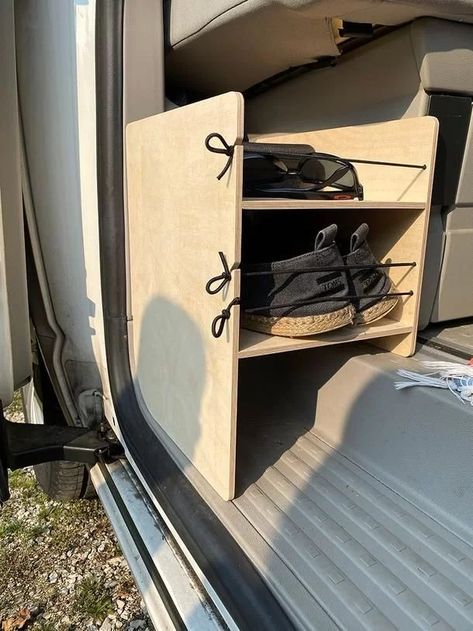 Astuces Camping-car, Van Organization, Kangoo Camper, Minivan Camper Conversion, T4 Camper, Minivan Camping, Van Storage, Camper Hacks, Micro Camper