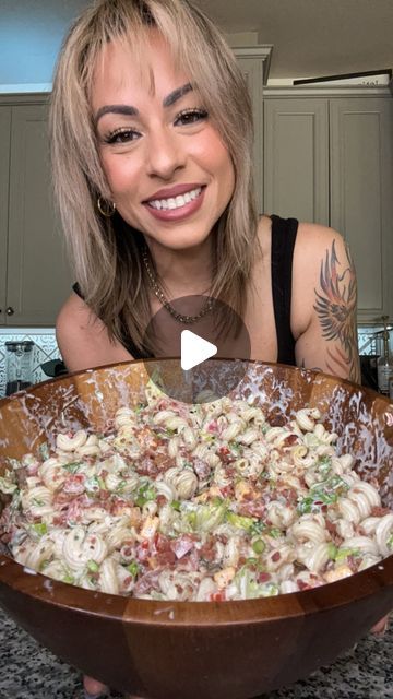 Brooke Brown on Instagram: "BLT #blt #salad #pasta #recipe #food #asmr #cookwithbrooke BLT pasta salad  1 lb corkscrew pasta cooked and cooked completely  1 lb bacon cooked crispy and chopped  2 large tomatoes diced no se 1 bundle green onions just the green 8 oz sharp cheddar diced  2 cups romaine lettuce chopped  1 1/2 cups mayo 1/2 cup sour cream  1 packet ranch seasoning  1 tbsp Italian seasoning  Salt and pepper to taste" Pasta Salad With Italian Dressing And Mayo, Ladies Salad Luncheon Ideas, Soft Dinners, No Pasta Pasta Salad, Penne Pasta Salad, Parmesan Pasta Salad, Broccoli Pasta Salad, Garden Pasta Salad, Corkscrew Pasta