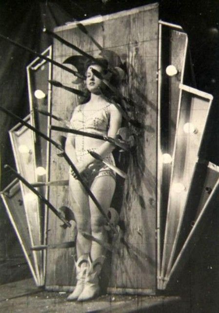 Scary Circus, Vintage Circus Photos, Circus Vintage, Old Circus, Circus Sideshow, Dark Circus, Circus Circus, Wilde Westen, Circus Performers