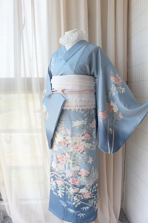 Kimono Women Traditional, Kimono Undergarment, Japanese Kimono Women, Light Blue Kimono, Kimono Outfit Japanese, Yukata Women, Pretty Kimonos, Kimono Accessories, Obi Kimono