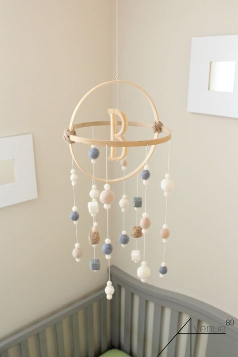 Diy Baby Mobile Boy, Modern Crib Mobile, Baby Room Decor Neutral, Geometric Nursery, Room Decor Neutral, Crib Mobiles, Crib Decor, Diy Crib, Neutral Nursery Decor