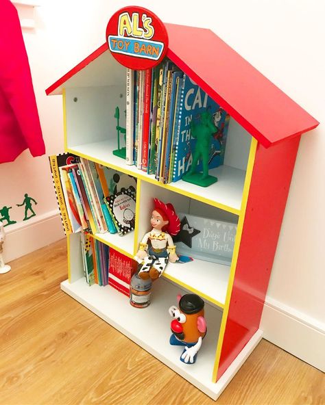 Mrs Ramsay 🌈🍎📚 Primary Teacher on Instagram: “Al’s Toy Barn bookcase for Baby Ramsay’s Toy Story nursery! 📚😍❤️ Having fun working on lots of wee crafty projects on my maternity leave so…” Toys Story Nursery, Toy Story Dresser, Toy Story Playroom, Toy Story Nursery Ideas, Toy Story Bedroom, Toy Story Nursery, Toy Story Room, Disney Themed Rooms, Disney Room Decor