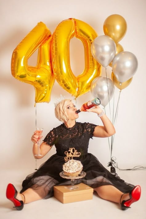 Cake Smash 40th Birthday, 40 Birthday Ideas For Woman Turning 40 Photoshoot, 40th Smash Cake Photo Shoot, 40th Birthday Cake Smash Pictures, 40th Bday Shoot, 40th Bday Celebration Ideas, 40th Birthday Photoshoot Ideas For Women Studio, Photo Ideas For 40th Birthday, 40th Birthday Smash Cake Photos