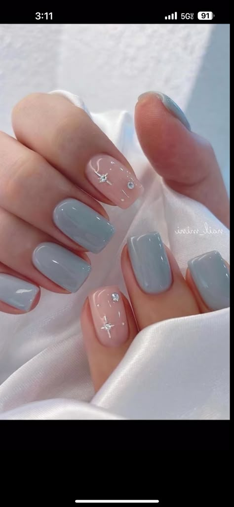 Snow Nails Short, Light Blue Winter Nail Designs, Winter Nails Light Blue, Frosty Blue Nails, Winter Nails Natural, Early December Nails, Ice Blue Nails Winter, Subtle Winter Nails, Powder Blue Nails