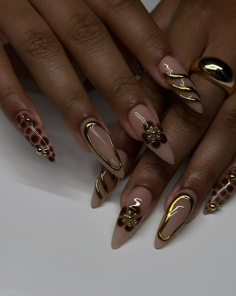 I was a little too late to this design lol 😝 #dovenailsbysharon Douyin Nails Gold, Ombré Nails Design, Luxurious Nail Designs, Pink Golden Nails, French And Gold Nails, Ahs Style Nails, Sade Nails Art, Nails Gold Detail, Acrylic Nail Designs Brown