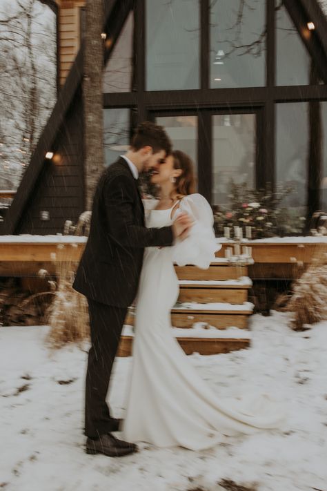 A Stunning Ohio Elopement | moonvalleysphotography.com Ohio Elopement, Cabin Elopement, Winter Wedding Photos, Cabin Wedding, Frame Cabin, Elopement Styling, Winter Elopement, Winter Cabin, A Frame Cabin