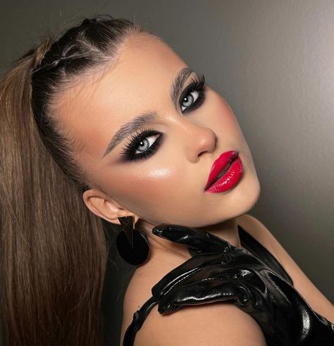 Rocker Makeup Rock Chick, Rock Chick Makeup, 80s Rock Makeup, Rock And Roll Makeup, Rocker Makeup, Oriflame Makeup, Circus Makeup, Rock Makeup, Bad Makeup